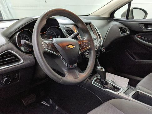 Used 2017 Chevrolet Cruze LT image 16