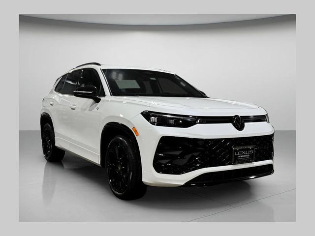 Used 2026 Volkswagen Tiguan SE R-Line AWD/4WD image 1