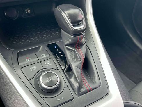 Used 2023 Toyota RAV4 SE w/ Weather & Moonroof Package image 33