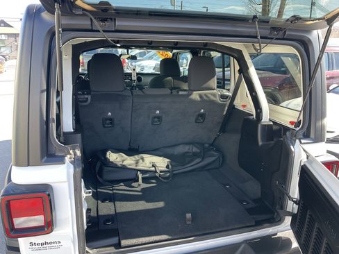 Used 2022 Jeep Wrangler Sport S image 38