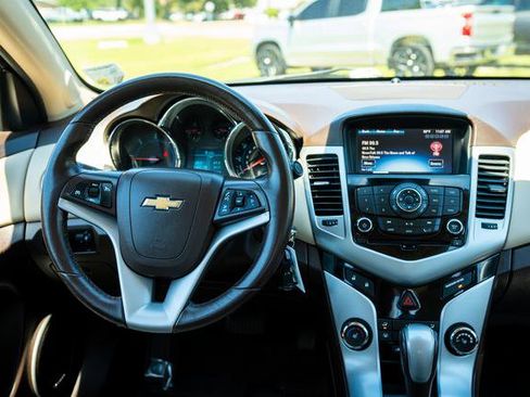 Used 2014 Chevrolet Cruze Diesel w/ Enhanced Safety Package FWD image 6