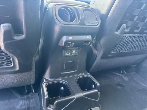 Used 2022 Jeep Gladiator Rubicon w/ Cold Weather Group AWD/4WD image 22