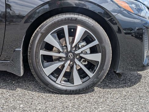 Used 2025 Nissan Sentra SV w/ SV Premium Package FWD image 11