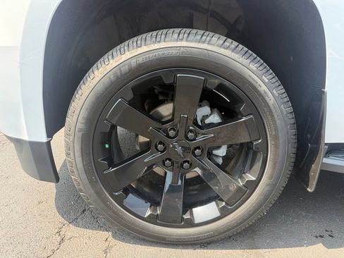 Used 2018 Chevrolet Tahoe LT w/ Luxury Package AWD/4WD image 10