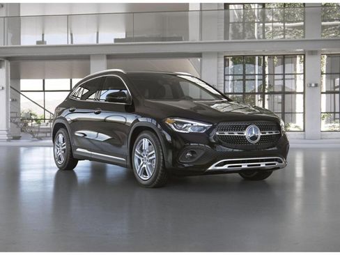 Used 2023 Mercedes-Benz GLA 250 4MATIC w/ Premium Package image 11