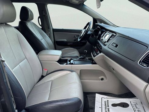 Used 2015 Kia Sedona EX FWD image 28