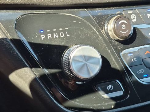 Used 2025 Chrysler Pacifica Select FWD image 20