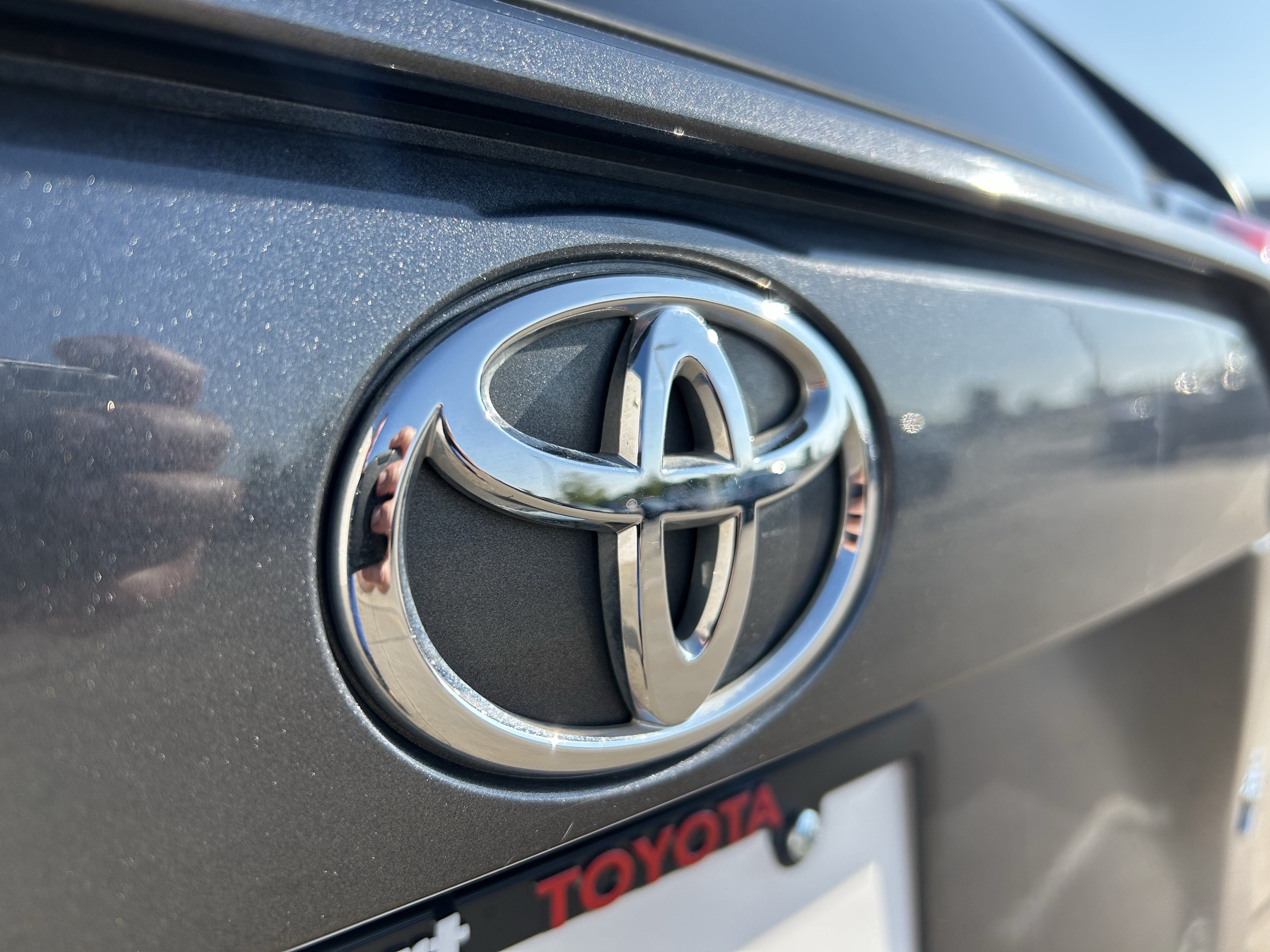 Used 2025 Toyota RAV4 XLE FWD image 7