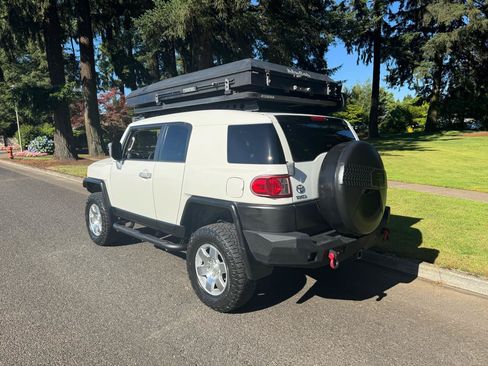 Used 2010 Toyota FJ Cruiser 4WD image 2
