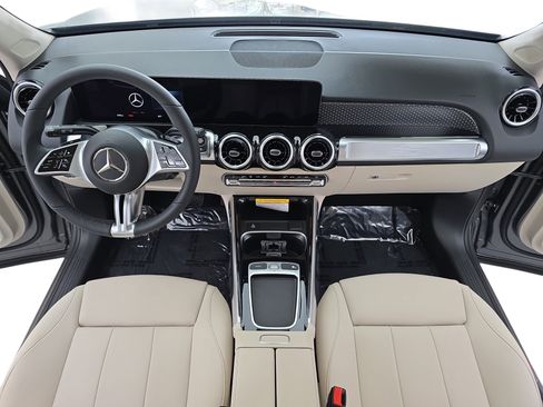 New 2026 Mercedes-Benz GLB 250 image 9
