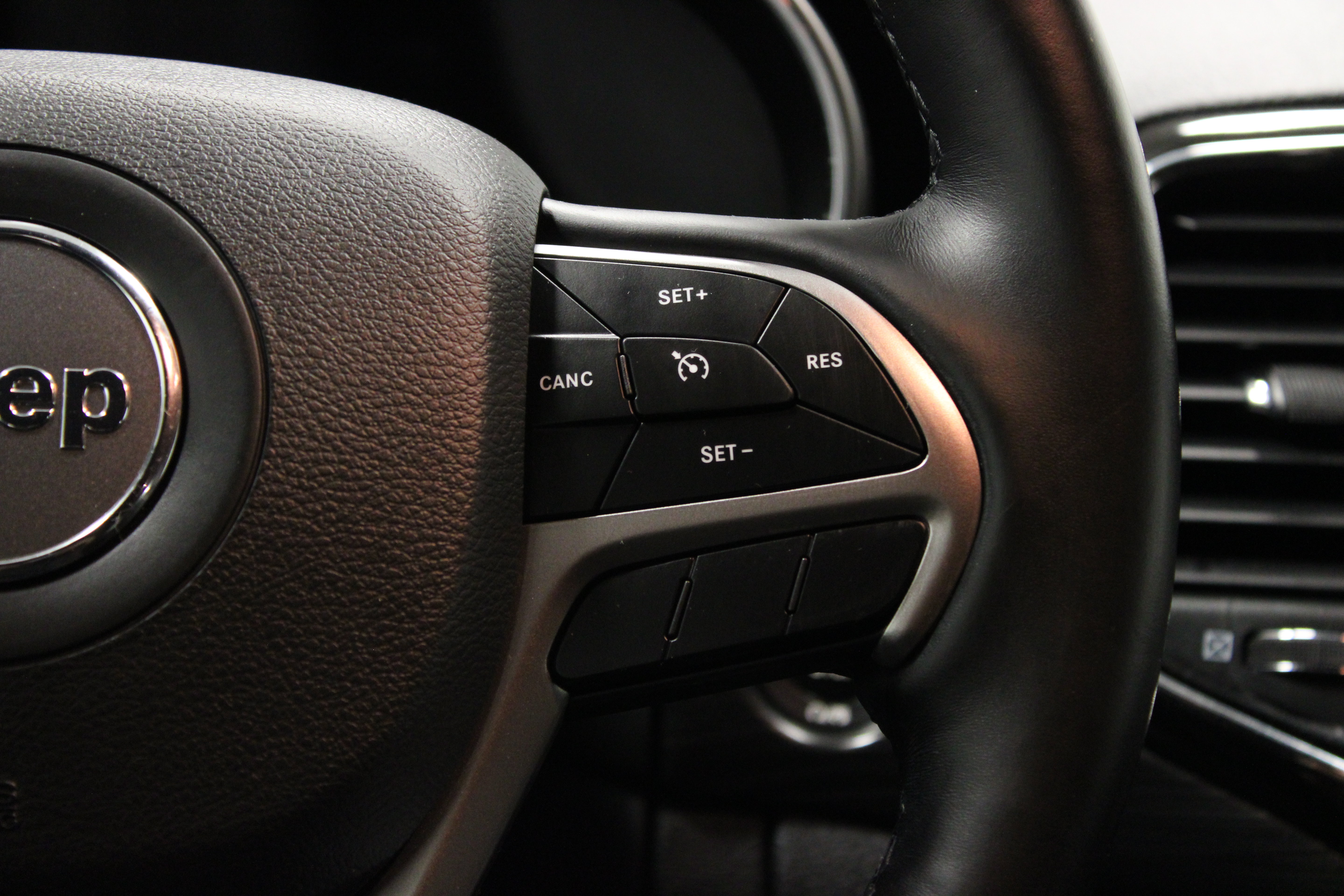 Used 2021 Jeep Grand Cherokee Laredo X RWD image 23