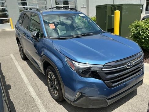 Used 2025 Subaru Forester Premium AWD/4WD image 4