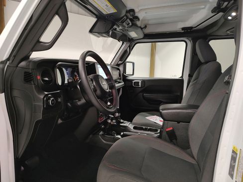 Used 2025 Jeep Wrangler Unlimited Rubicon image 10