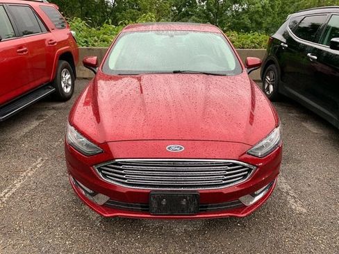 Used 2018 Ford Fusion SE w/ Equipment Group 201A FWD image 3