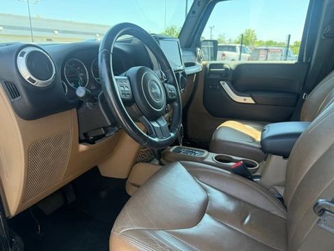Used 2016 Jeep Wrangler Unlimited Sahara w/ Connectivity Group AWD/4WD image 6
