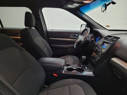 Used 2018 Ford Explorer XLT FWD image 21