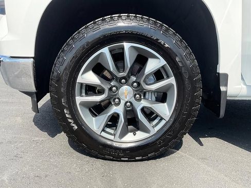 Used 2026 Chevrolet Silverado 1500 LT AWD/4WD image 32