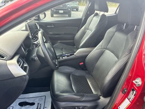 Used 2022 Toyota C-HR Limited FWD image 18