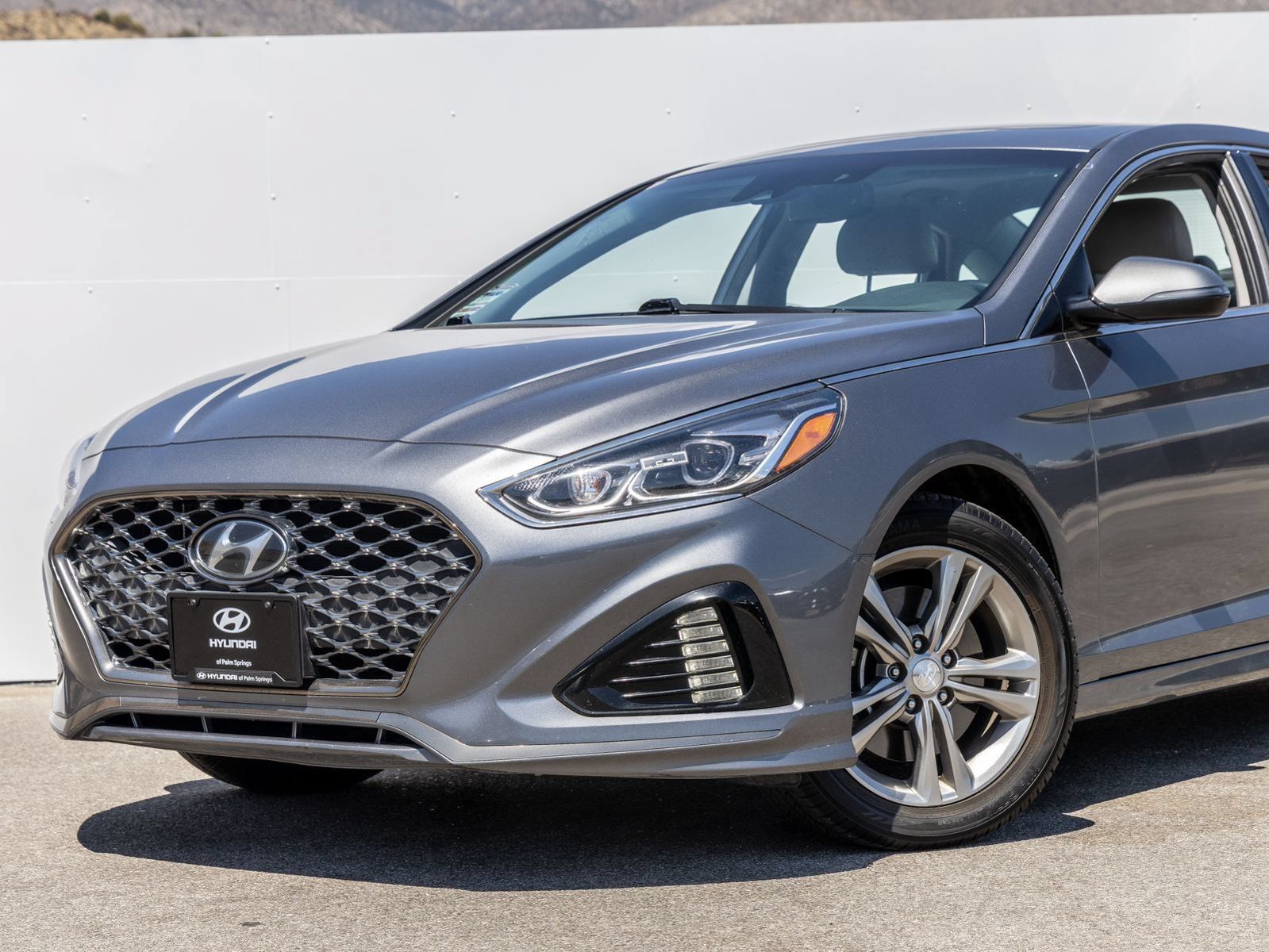 Used 2019 Hyundai Sonata Limited w/ Winter Weather Package FWD image 2
