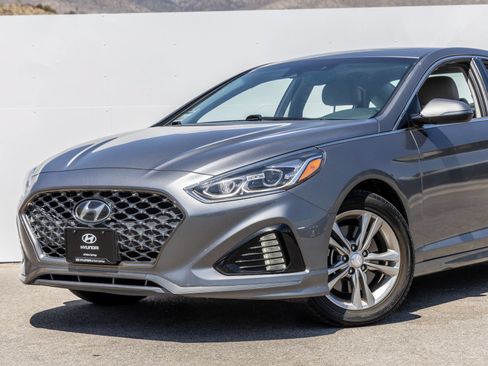 Used 2019 Hyundai Sonata Limited w/ Winter Weather Package FWD image 2