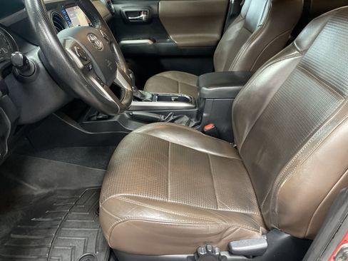 Used 2017 Toyota Tacoma Limited AWD/4WD image 16