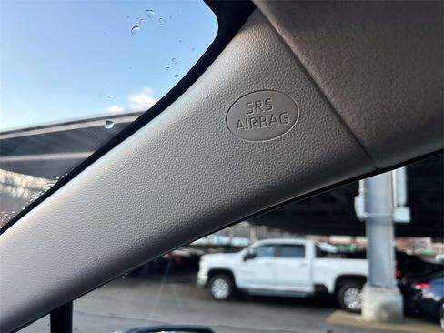 Used 2025 Toyota Corolla LE image 32