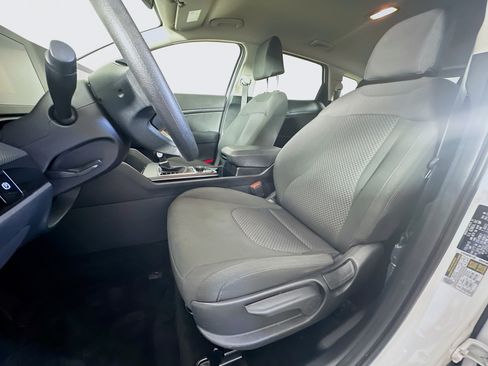 Used 2025 Kia Sportage LX FWD image 13