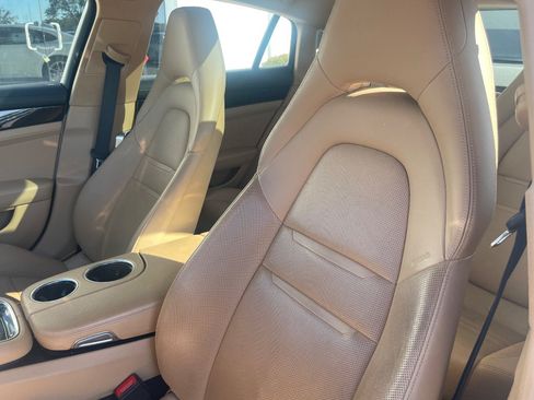 Used 2018 Porsche Panamera RWD image 6