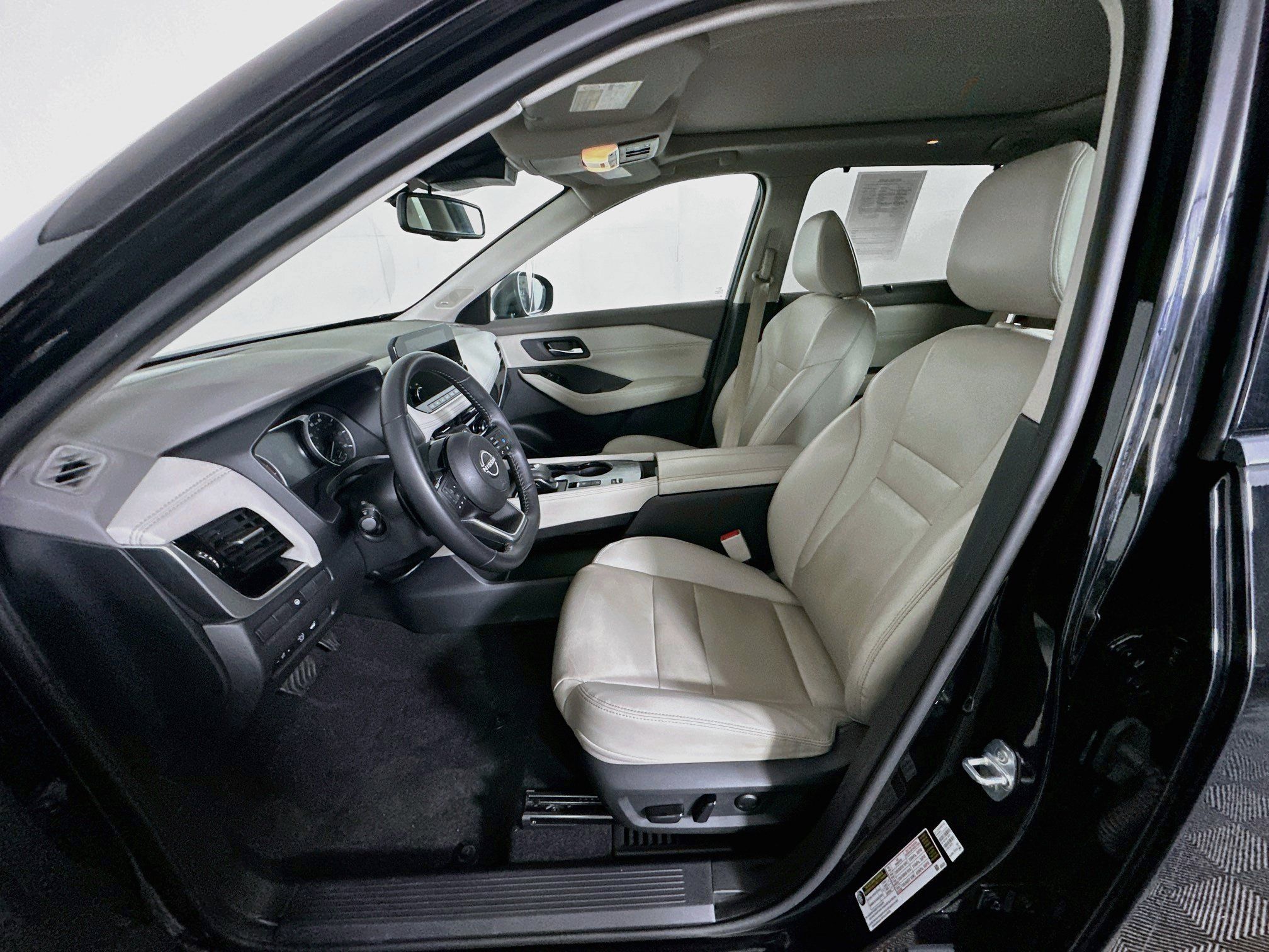Used 2023 Nissan Rogue SL w/ SL Premium Package FWD image 13