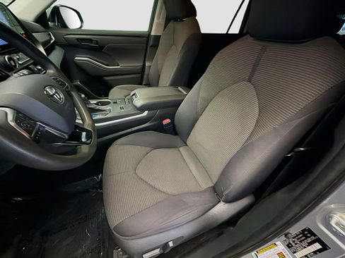 Used 2021 Toyota Highlander L FWD image 10