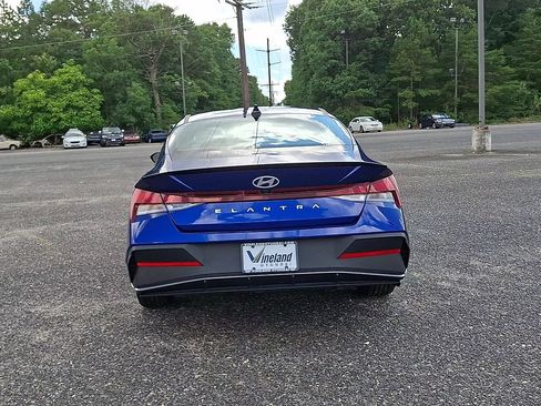 Certified 2025 Hyundai Elantra Sport FWD image 7