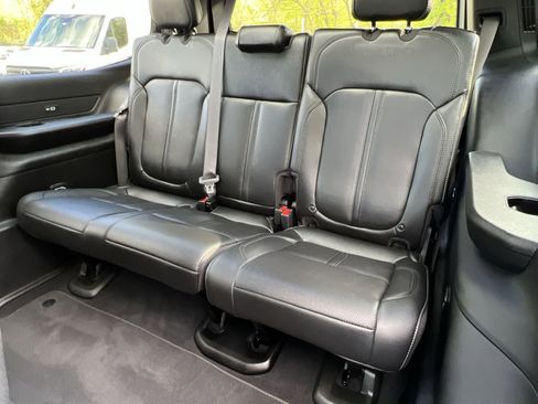 Used 2024 Jeep Wagoneer 4WD w/ Premium Group I image 24