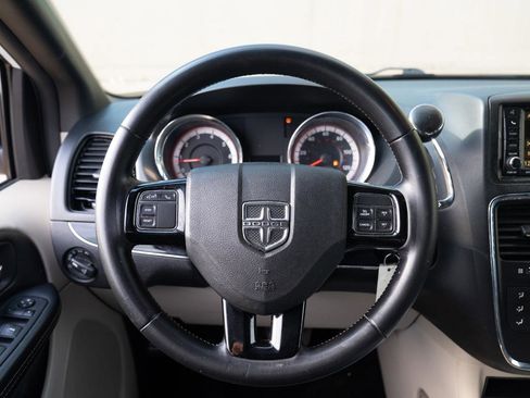Used 2019 Dodge Grand Caravan SXT FWD image 34