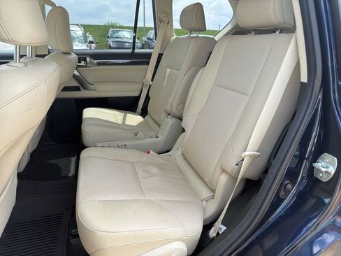Used 2022 Lexus GX 460 Luxury w/ Sport Design Package AWD/4WD image 10