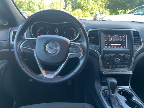 Used 2020 Jeep Grand Cherokee Laredo AWD/4WD image 26