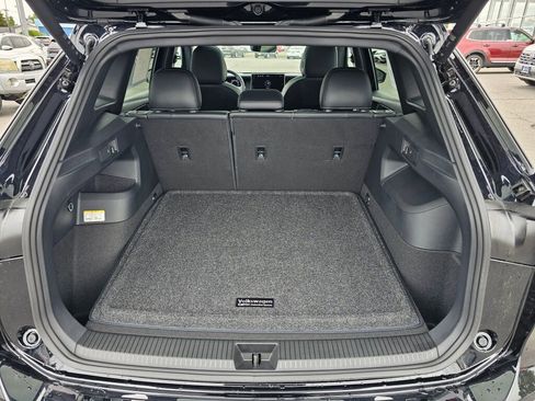 Certified 2025 Volkswagen Tiguan SE R-Line AWD/4WD image 29