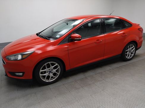 Used 2015 Ford Focus SE w/ Equipment Group 201A FWD image 2