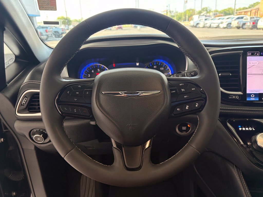 Used 2025 Chrysler Pacifica Limited FWD image 11