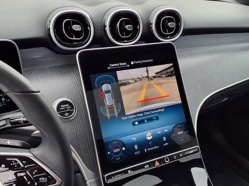 Used 2025 Mercedes-Benz GLC 300 image 6