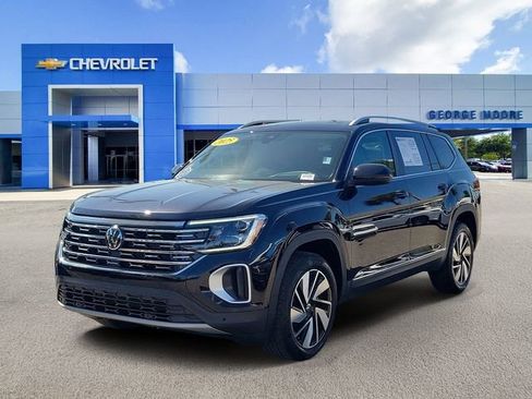 Used 2025 Volkswagen Atlas SEL image 2