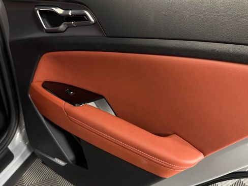 Used 2023 Kia Sportage SX image 32