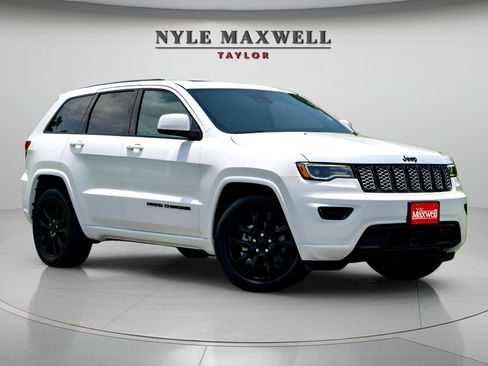 Used 2020 Jeep Grand Cherokee Altitude RWD image 2