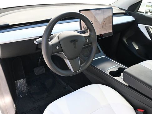 Used 2021 Tesla Model Y Long Range image 8