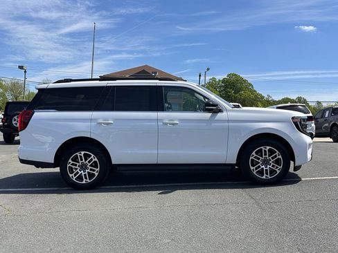 Used 2025 Ford Expedition Active AWD/4WD image 11
