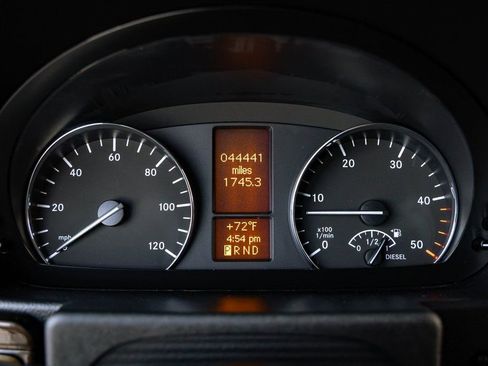 Used 2015 Mercedes-Benz Sprinter 2500 image 12