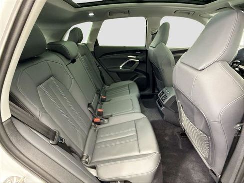 Used 2025 Audi Q5 Premium Plus w/ Premium Plus AWD/4WD image 23