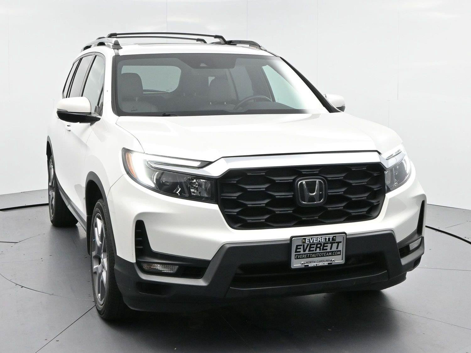 Used 2023 Honda Passport EX-L image 2