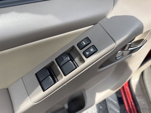 Used 2019 Nissan Frontier SL image 11