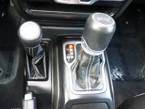 Used 2023 Jeep Wrangler Sahara image 31