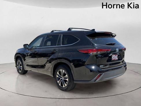 Used 2023 Toyota Highlander XLE FWD image 5